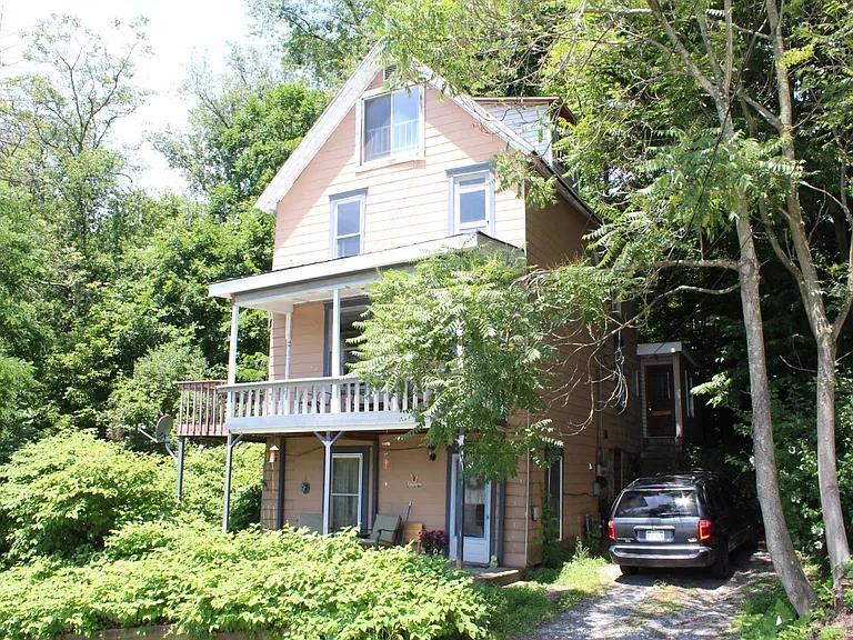 1195 Mineral Ave — Photo 2