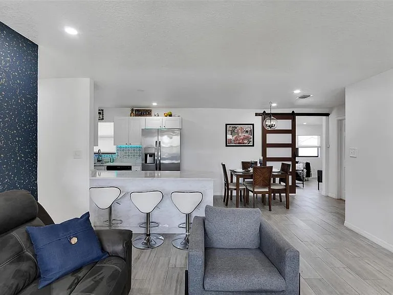 4731 W Montgomery Ave — Photo 5