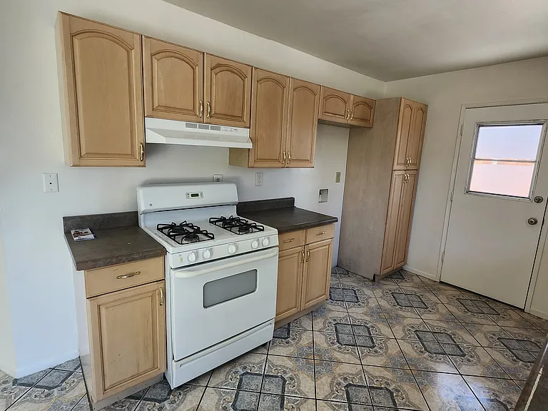 1509 E Oak Ave — Photo 5