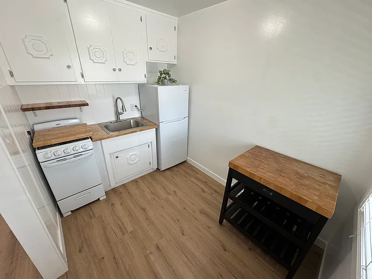3243 E 10th St #6 — Photo 6