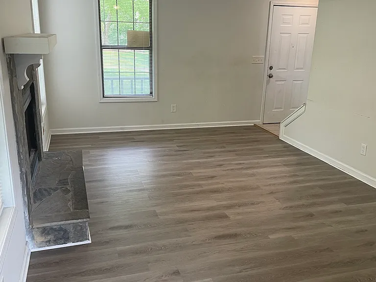 4475 Longley Ln — Photo 16