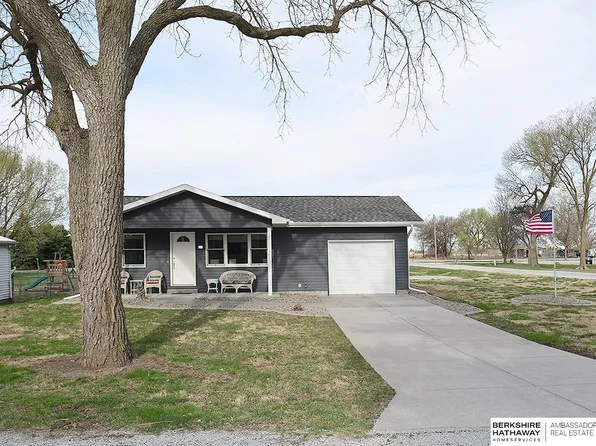 624 N Madison St, Brainard, NE 68626
