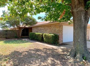 541 Canary Ln, Red Oak, TX 75154