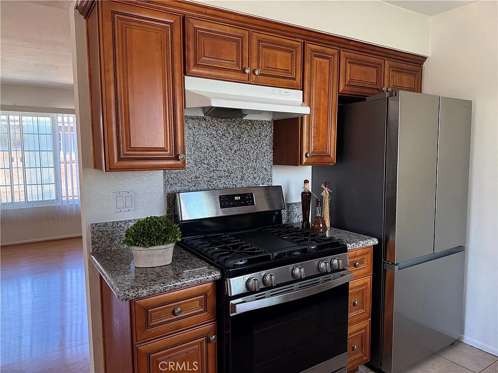 2 bed, 1100 sqft, $3,000 — Photo 3