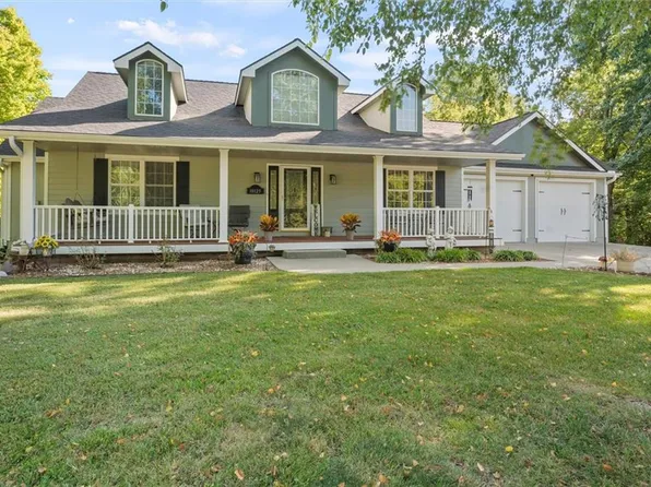 10125 Oak Ln, Richmond, MO 64085