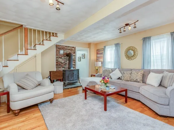 91 Lake St, Tewksbury, MA 01876