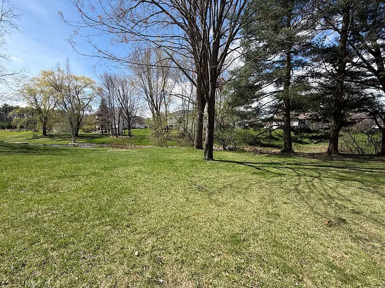 951 Brentwood Dr #B — Photo 16