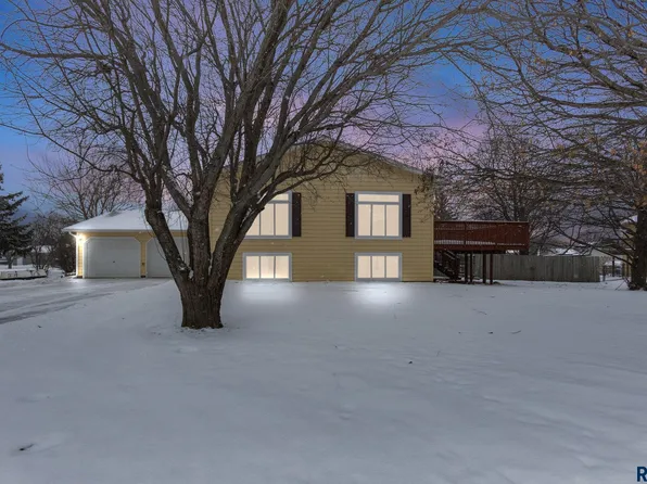 409 E 7th St, Crooks, SD 57020