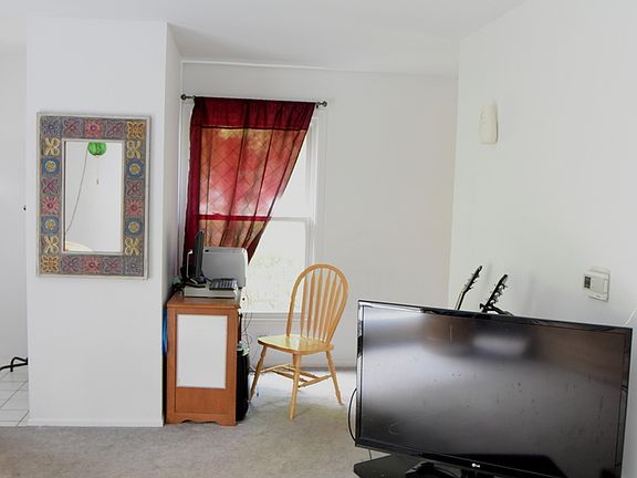 4th image of 728 Huntly Ct