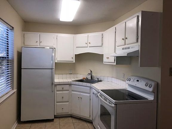3rd image of 8818 Millard Lee Ln