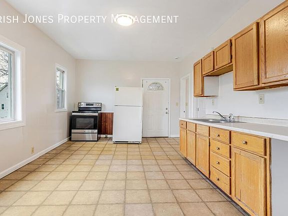 3rd image of 152 Wildwood Pl Floor 2