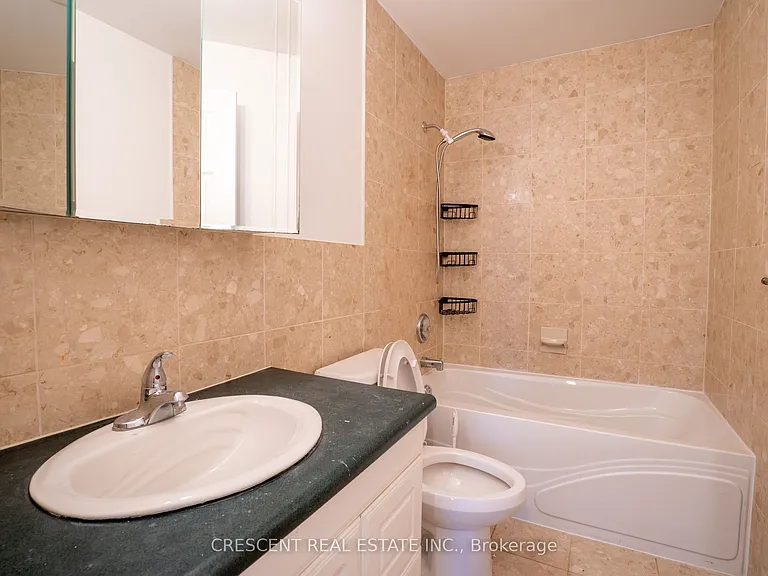 520 Prince Edward Dr N #MAIN — Photo 21