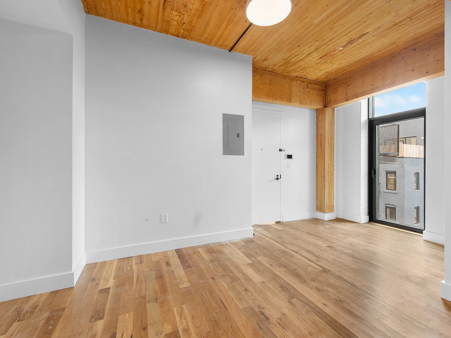 80 Ainslie Street — Photo 3