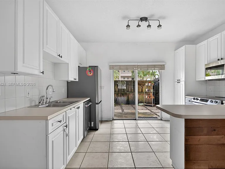 4902 Washington St #4 — Photo 7