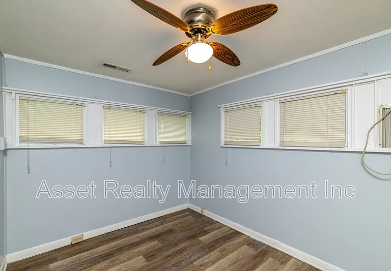 126 Wellington Cir — Photo 12