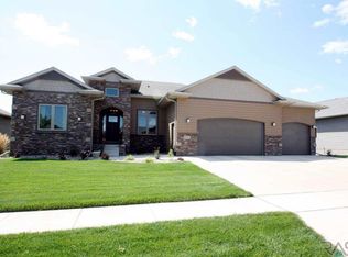 6305 E Jasper Cir, Sioux Falls, SD 57110