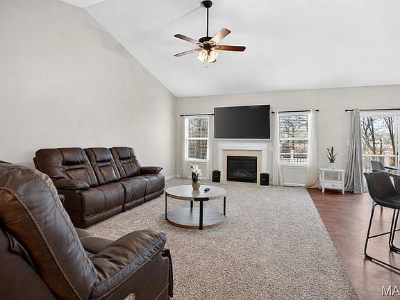 3rd image of 226 Greengate Dr