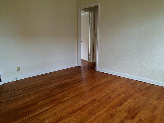2nd image of 1344 Thornwood Pl APT B