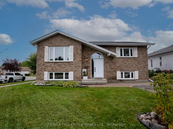 177 Flamingo Dr, Thunder Bay, ON P7B 6K3