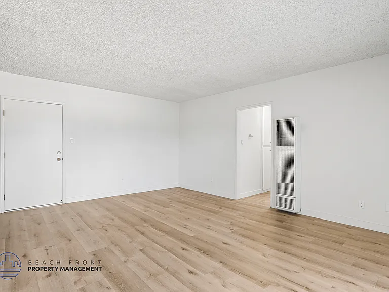 1458 Marine Ave — Photo 10