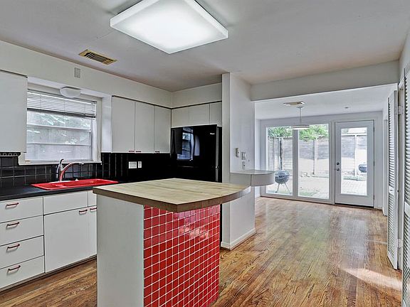 4th image of 4014 Betsy Ln