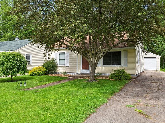 2nd image of 1602 Baker Dr