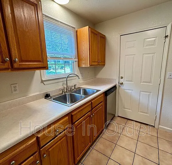 41 Atkins St #E2 — Photo 8