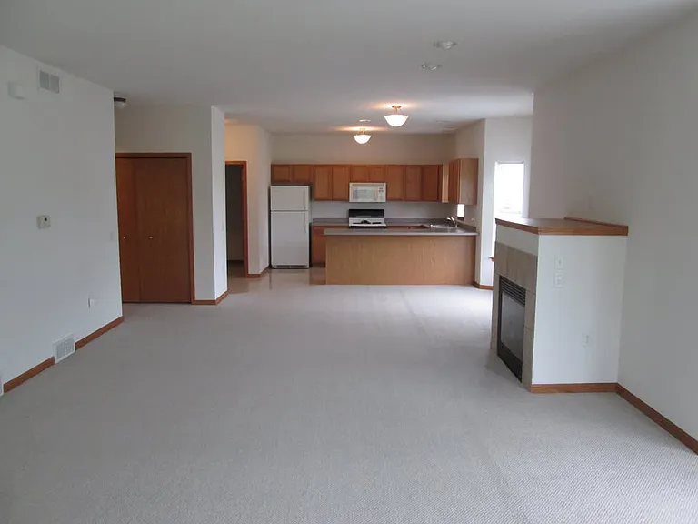 1014 Providence Cmn — Photo 2