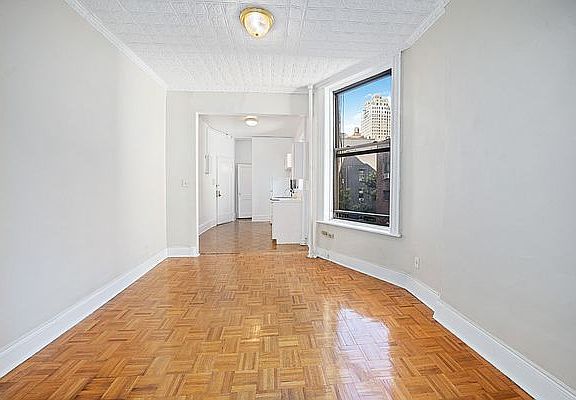 3rd image of 233 E 77th St APT 9