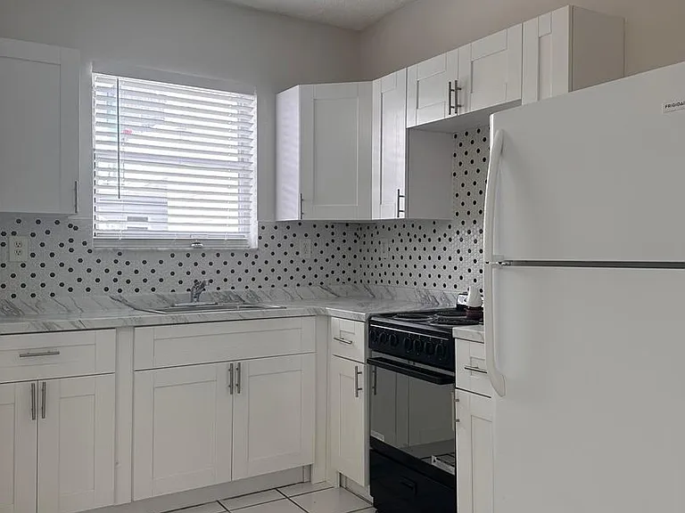 Kina Hialeah Apartments — Photo 21