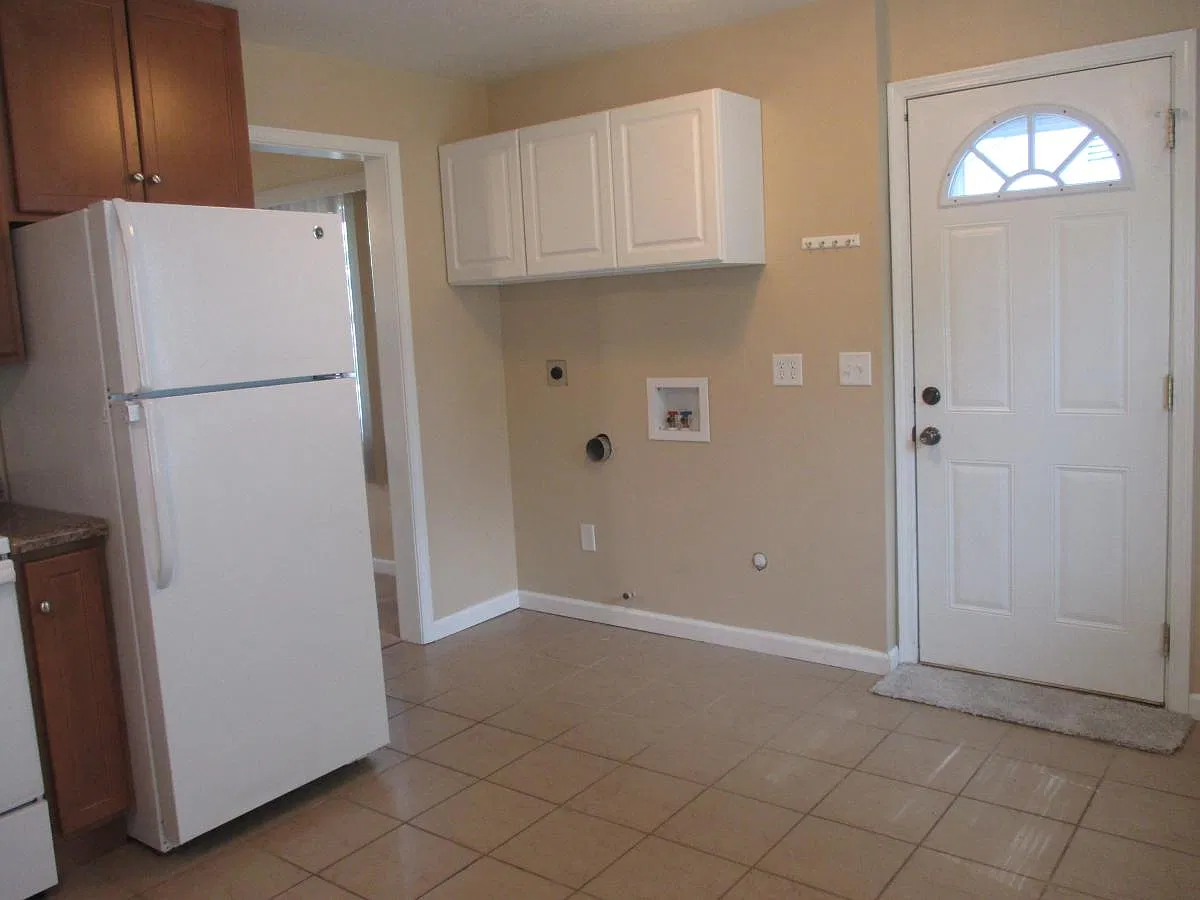3 bed, 864 sqft, $1,495 — Photo 3