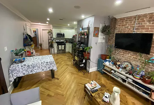 Rented by Yup Realty LLC | media 2