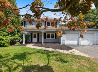 27 Tamarack Rd, Somerset, NJ 08873
