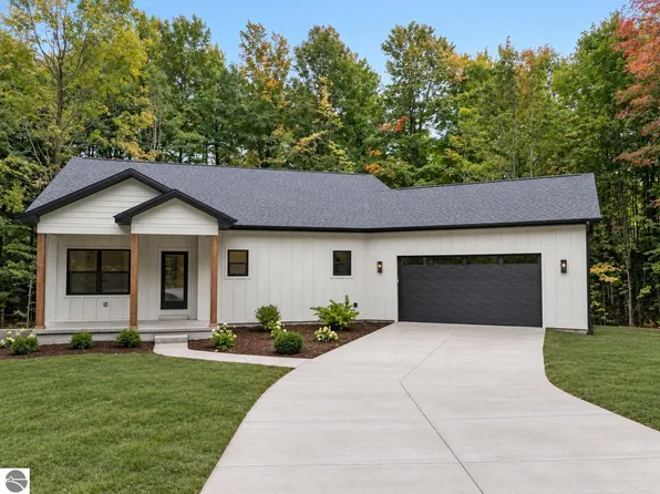 8245 E Boca Vista Trl, Traverse City, MI 49684