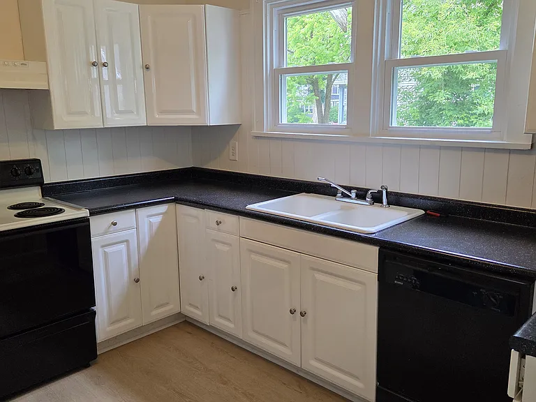1008 George St — Photo 3