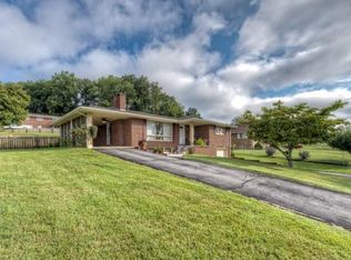 1850 Indian Ridge Dr, Kingsport, TN 37660