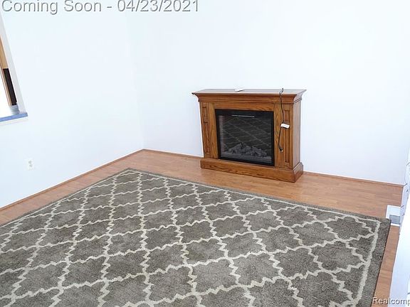3rd image of 3519 Fort Dr