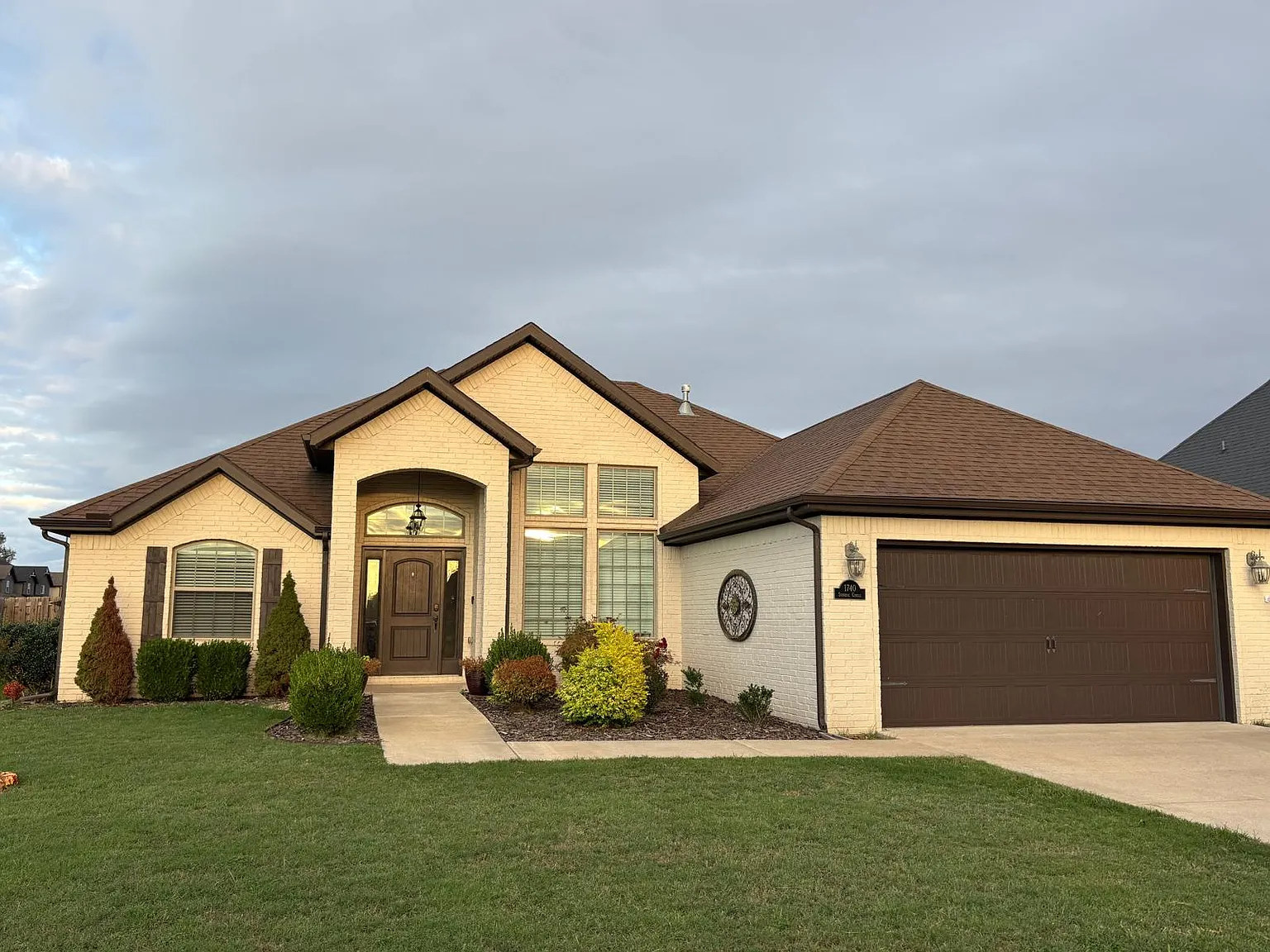 3 bed, 1900 sqft, $2,095 — Photo 1