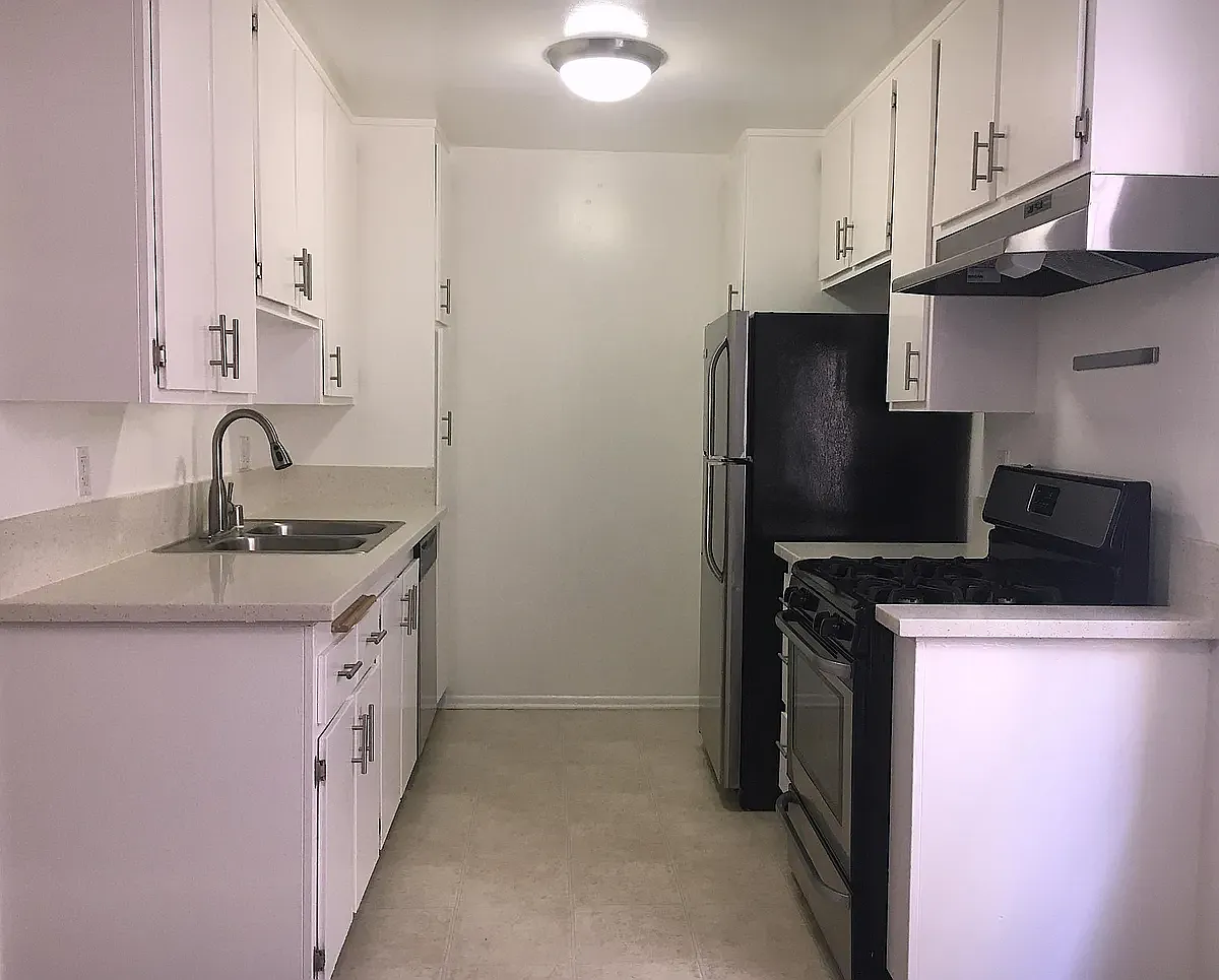 1236 Amherst Ave — Photo 2