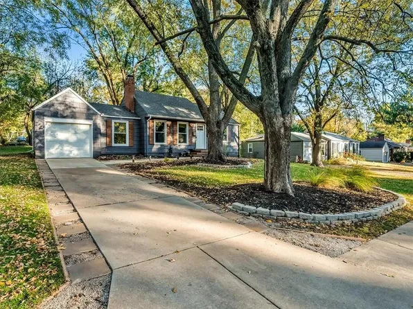 8329 Foster St, Overland Park, KS 66212
