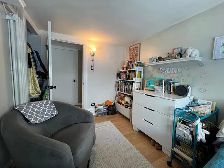 1533 Dempster St — Photo 16