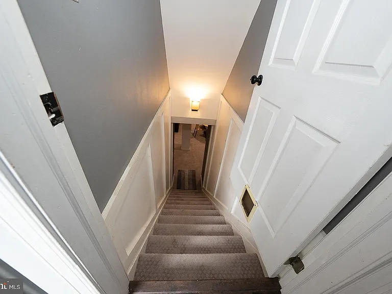586 Summit St — Photo 29