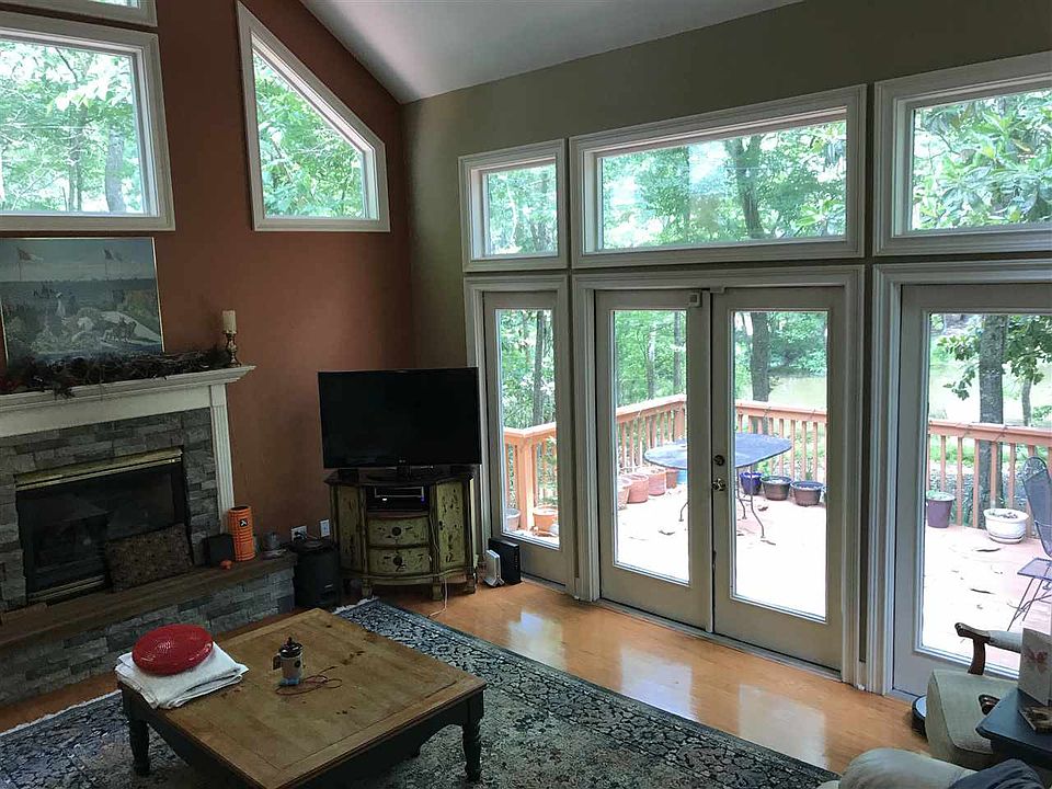 1st image of 61 Yvonne Ct