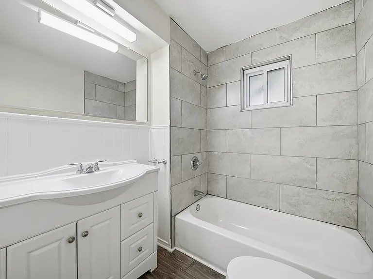 572 Rose Marie Ave — Photo 5