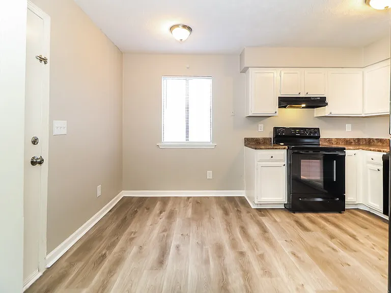 5427 Covent Way — Photo 7