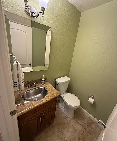 6104 Chateau Ct — Photo 2