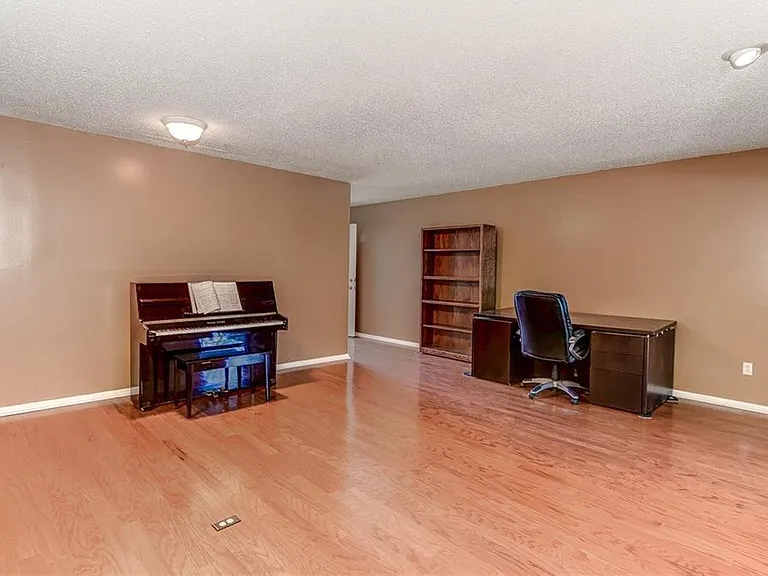 44 Rumson Ct SE — Photo 8