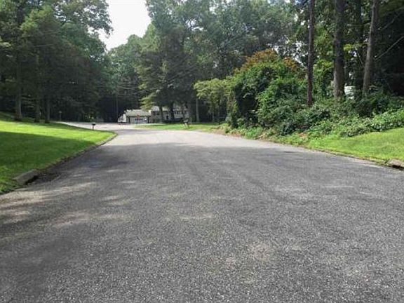 5th image of 142 Oakwood Dr