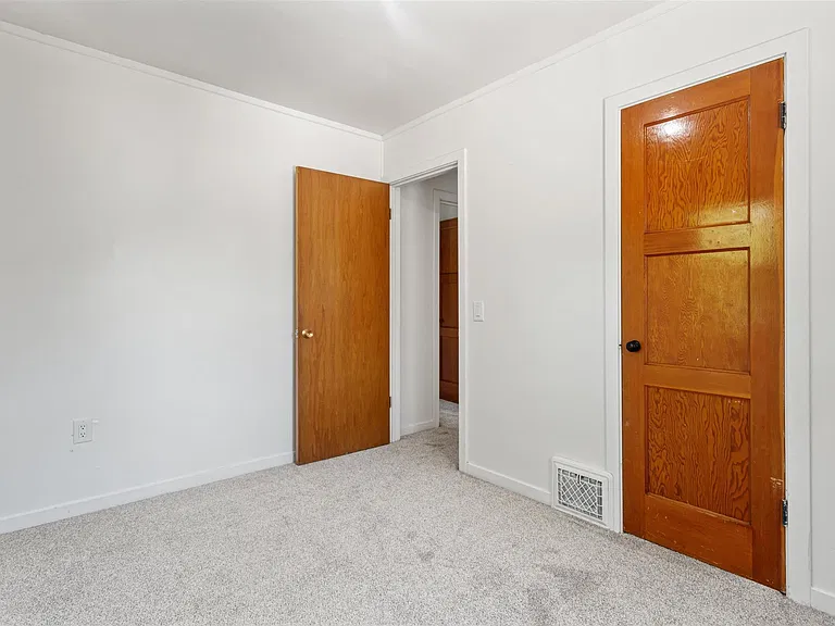 924 McPherson Ave — Photo 10