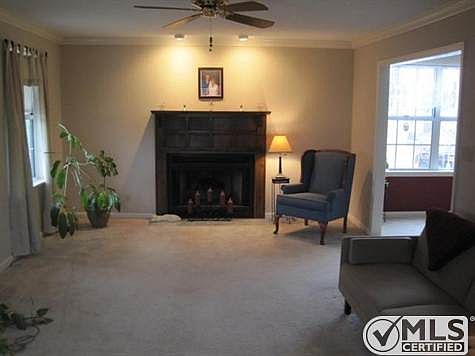 4th image of 900 Ashton Dr